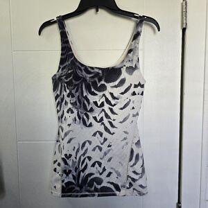 Lululemon Amala Tank Pretty Plume Angel Wing Black White Size 8 Yoga Top